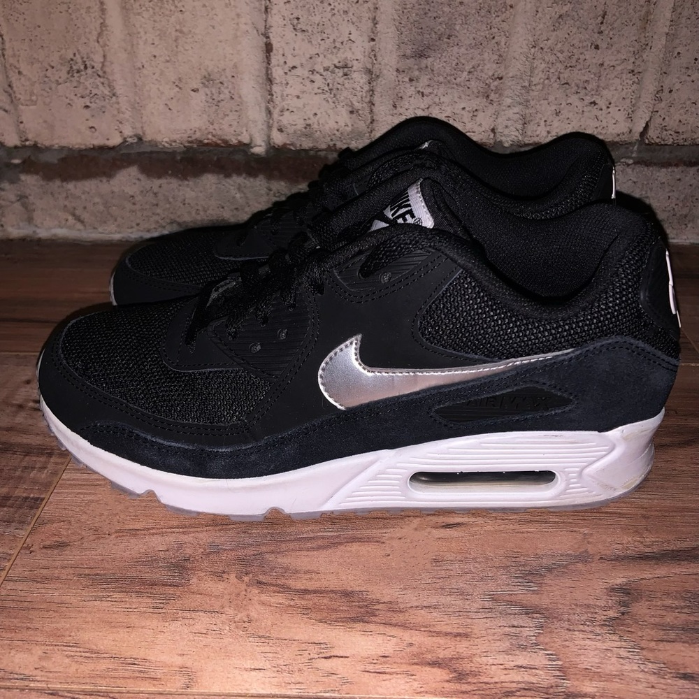 Nike Air Max 90 Essential, Size 7 - Picture 2 of 5